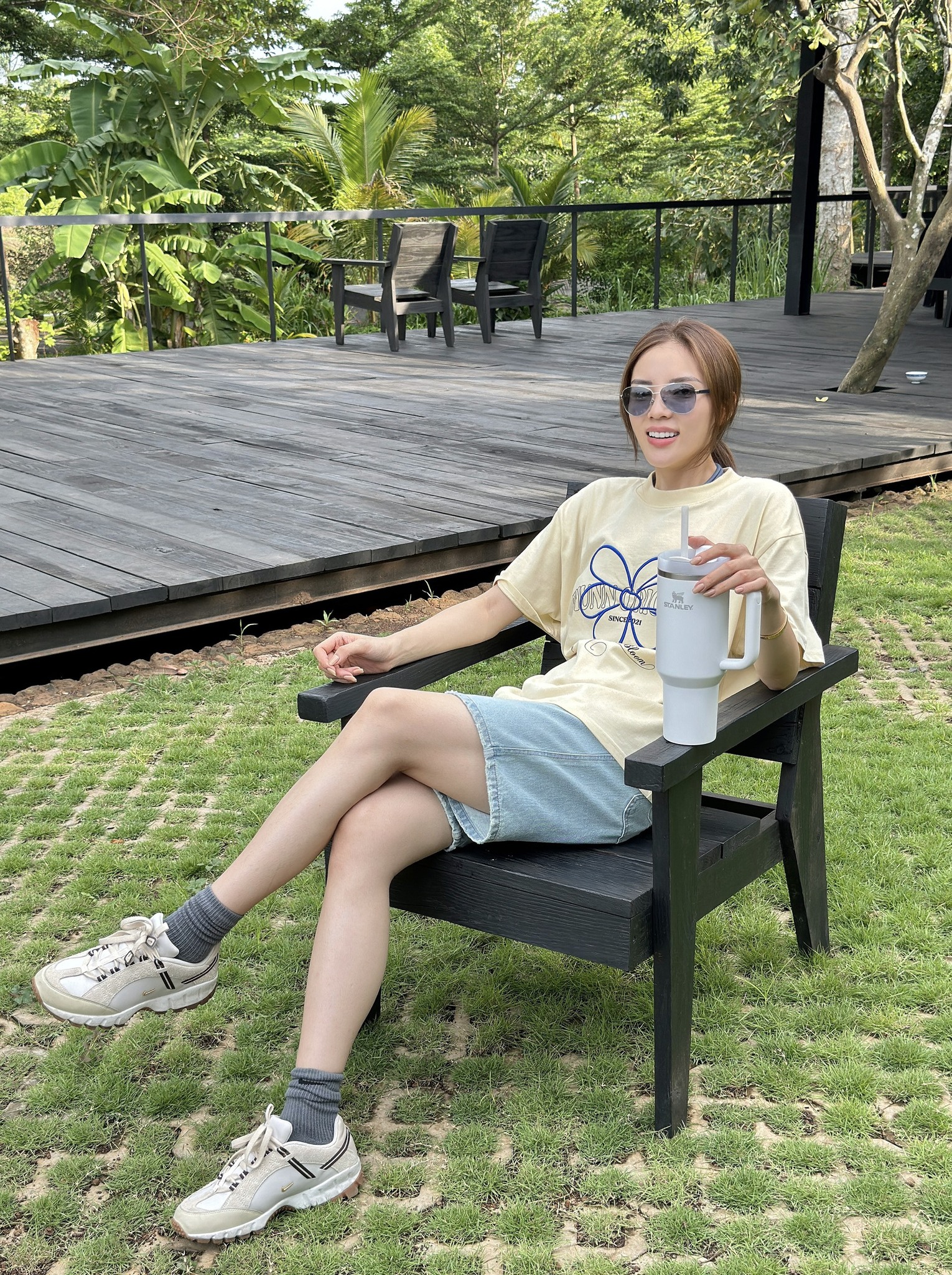 Hoa hậu Kỳ Duyên đắm đuối mãi 1 chiếc bình, đi đâu cũng thấy xách theo- Ảnh 3. tại hi88 hậu Kỳ Duyên đắm đuối mãi 1 chiếc bình, đi đâu cũng thấy xách theo- Ảnh 3.