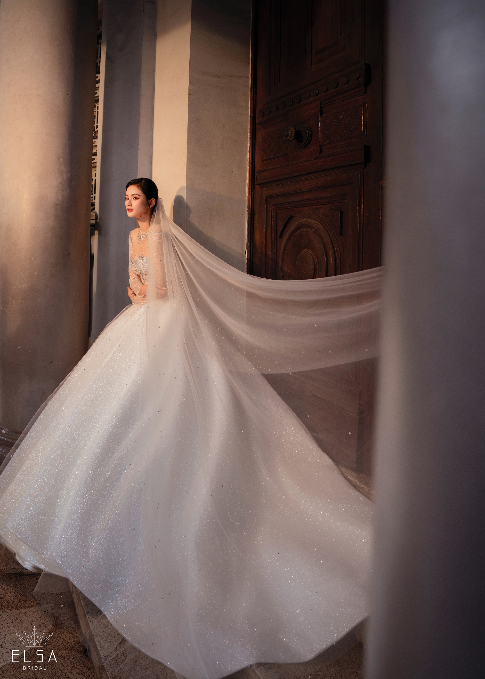 Hoa Hậu Ý Nhi diện váy cưới Elsa Bridal, khiến dân tình "trụy tim" vì quá đẹp và chuẩn quốc tế- Ảnh 4. Hoa Hậu Ý Nhi diện váy cưới Elsa Bridal, khiến dân tình "trụy tim" vì quá đẹp và chuẩn quốc tế- Ảnh 4.