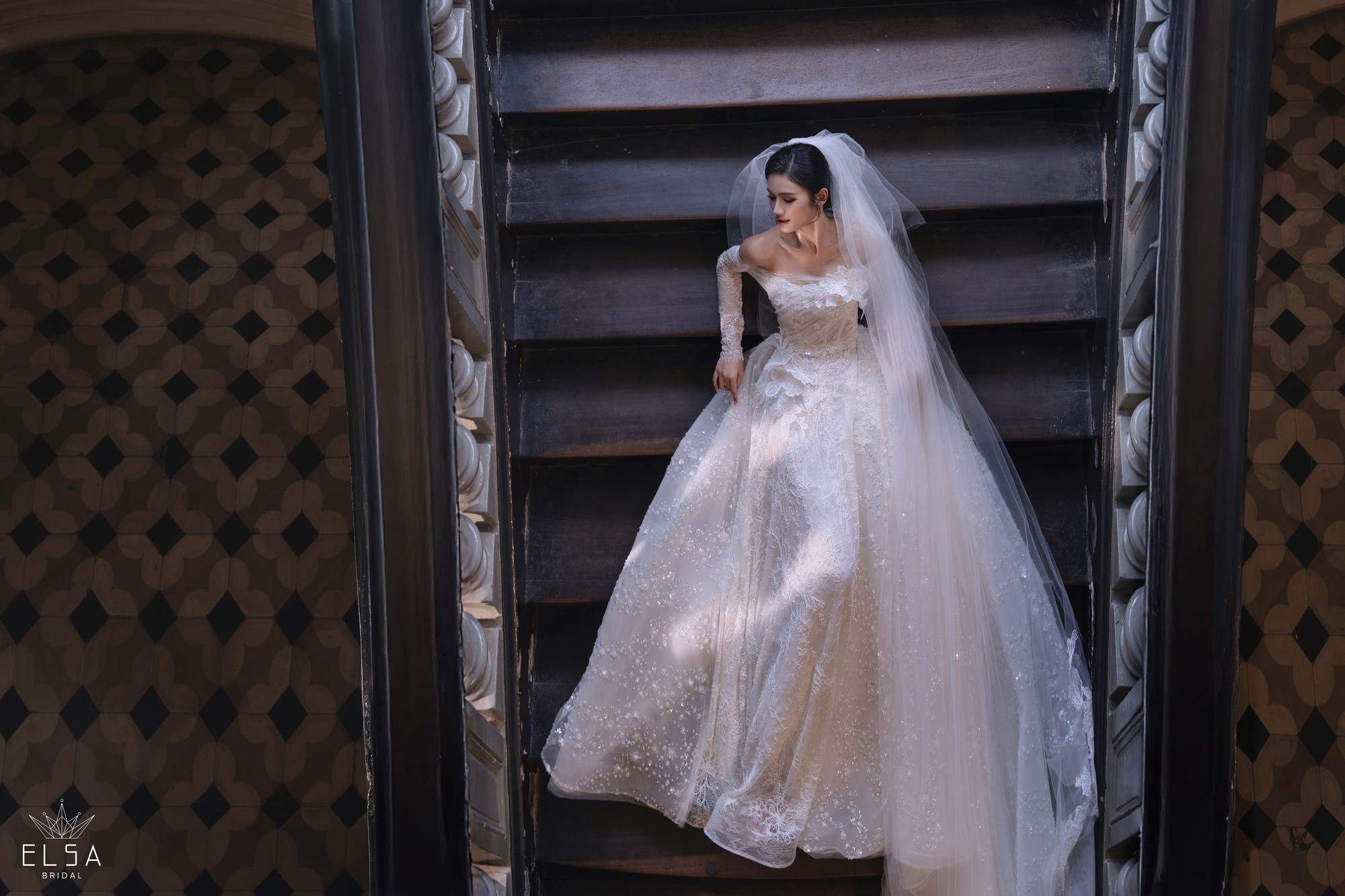 Hoa Hậu Ý Nhi diện váy cưới Elsa Bridal, khiến dân tình "trụy tim" vì quá đẹp và chuẩn quốc tế- Ảnh 5. Hoa Hậu Ý Nhi diện váy cưới Elsa Bridal, khiến dân tình "trụy tim" vì quá đẹp và chuẩn quốc tế- Ảnh 5.