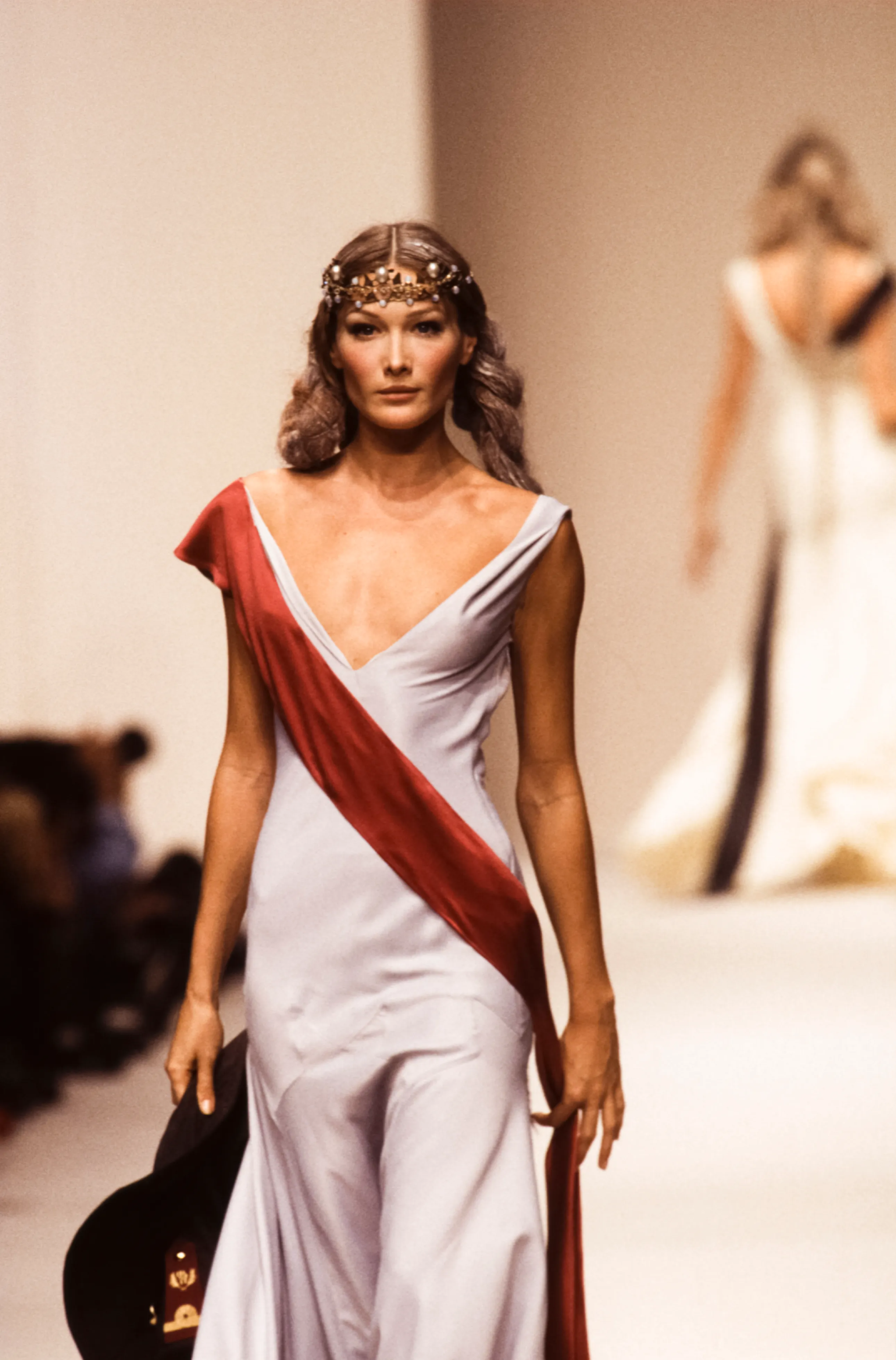 Tài sắc vẹn toàn như Carla Bruni: Từ siêu mẫu đình đám tới cựu đệ nhất phu nhân Pháp- Ảnh 5.
