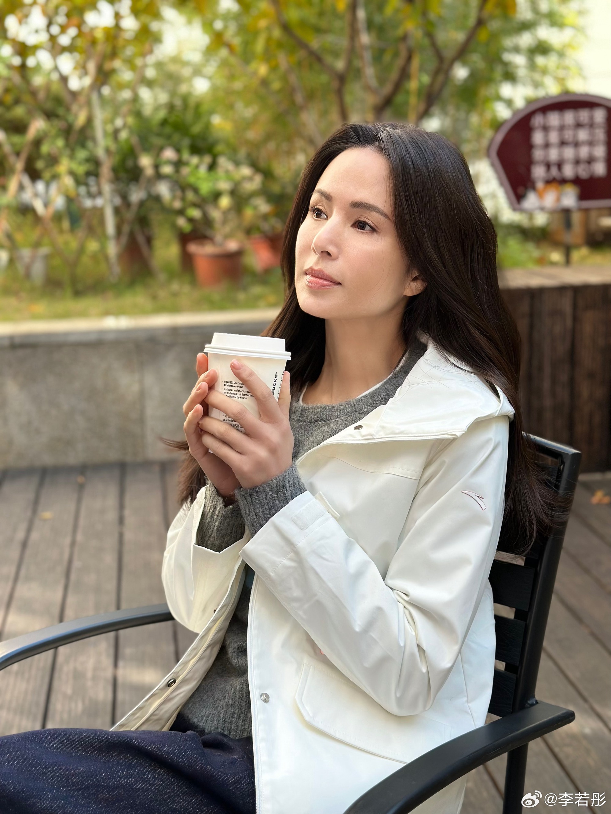 Nhan sắc và vóc dáng gây bất ngờ của Lý Nhược Đồng ở tuổi U60- Ảnh 3. Nhan sắc và vóc dáng gây bất ngờ của Lý Nhược Đồng ở tuổi U60- Ảnh 3.