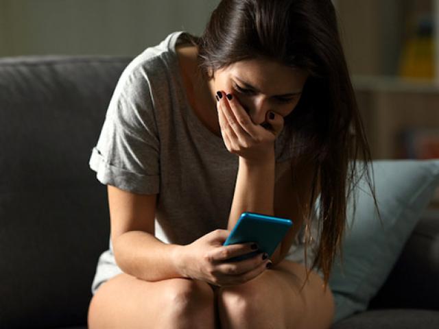 Tôi phát hiện chồng mình lưu ảnh chị dâu trong điện thoại nhưng thứ khiến tôi sốc hơn là chuyện bố chồng tiết lộ- Ảnh 1. Tôi phát hiện chồng mình lưu ảnh chị dâu trong điện thoại nhưng thứ khiến tôi sốc hơn là chuyện bố chồng tiết lộ- Ảnh 1.