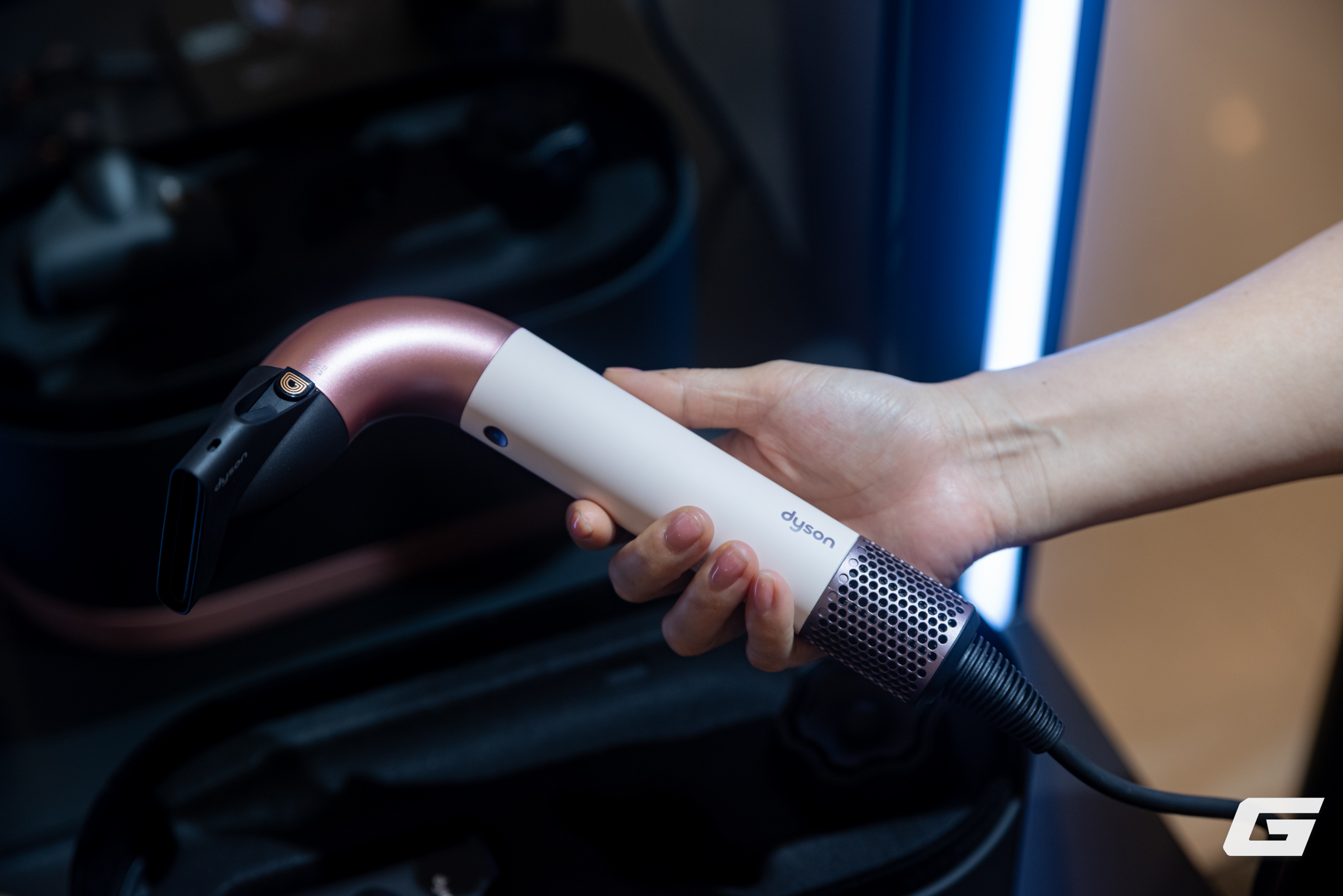 Cận cảnh Dyson Supersonic r: Máy sấy tóc với thiết kế 