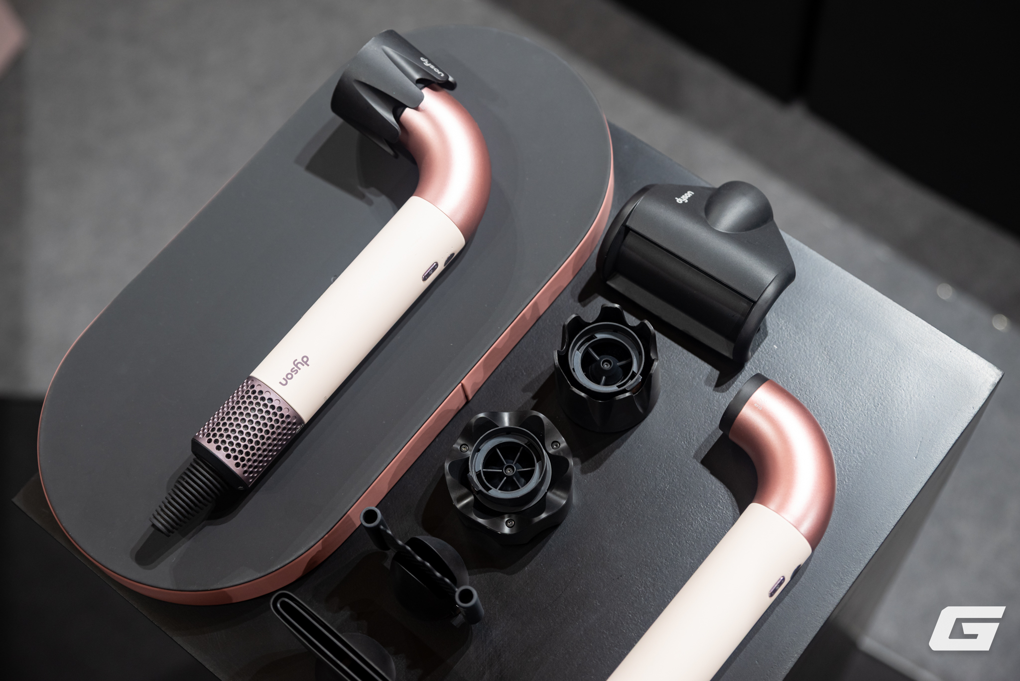 Cận cảnh Dyson Supersonic r: Máy sấy tóc với thiết kế 