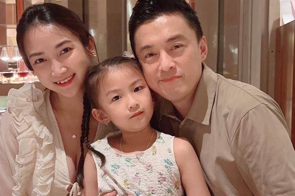 Yến Phương - bà xã ca sĩ Lam Trường: Hot mom kín tiếng nhưng xài đồ rất có gu, xe đẩy cho em bé vi vu giá cỡ 20 triệu- Ảnh 1. Yến Phương - bà xã ca sĩ Lam Trường: Hot mom kín tiếng nhưng xài đồ rất có gu, xe đẩy cho em bé vi vu giá cỡ 20 triệu- Ảnh 1.