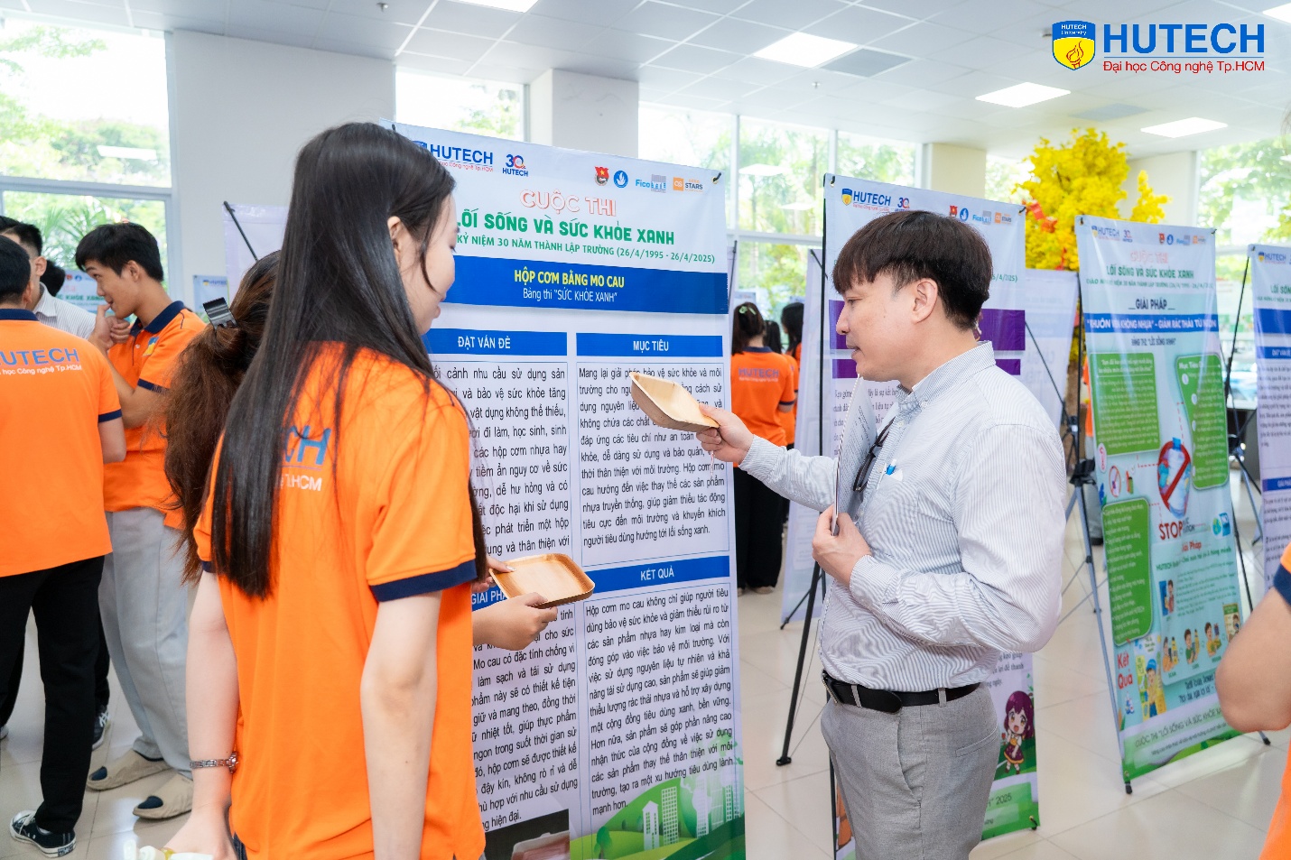 Bùng nổ ý tưởng sáng tạo, sinh viên HUTECH trình làng nhiều sản phẩm "xanh"- Ảnh 6. Bùng nổ ý tưởng sáng tạo, sinh viên HUTECH trình làng nhiều sản phẩm "xanh"- Ảnh 6.