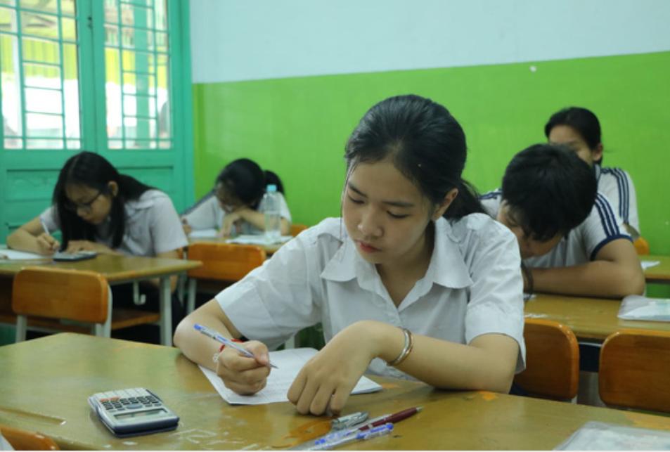 Chờ điểm chuẩn lớp 10: Phụ huynh nên làm gì trong giai đoạn bản lề?- Ảnh 1. Chờ điểm chuẩn lớp 10: Phụ huynh nên làm gì trong giai đoạn bản lề?- Ảnh 1.