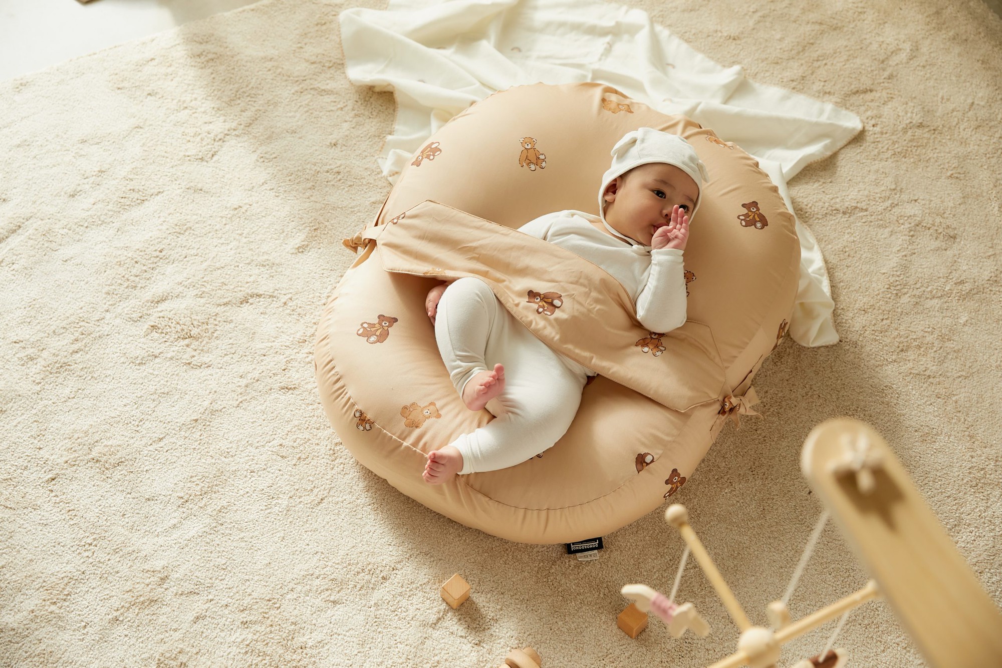 Chiếc gối xuất hiện thường xuyên bên mẹ Mai Ngọc và bé Panda, hóa ra chẳng xa lạ gì với hội bỉm sữa có con dưới 6 tháng- Ảnh 7. Chiếc gối xuất hiện thường xuyên bên mẹ Mai Ngọc và bé Panda, hóa ra chẳng xa lạ gì với hội bỉm sữa có con dưới 6 tháng- Ảnh 7.