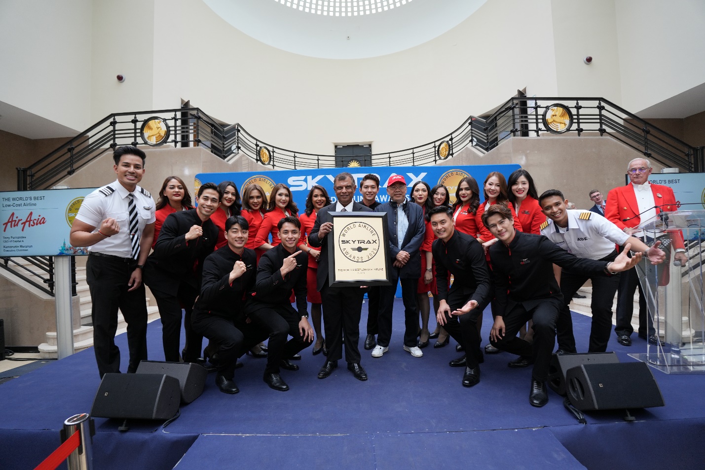 AirAsia vinh dự đạt danh hiệu Hãng Hàng Không Giá Rẻ Tốt Nhất Thế Giới năm 2025 tại Skytrax- Ảnh 1. AirAsia vinh dự đạt danh hiệu Hãng Hàng Không Giá Rẻ Tốt Nhất Thế Giới năm 2025 tại Skytrax- Ảnh 1.