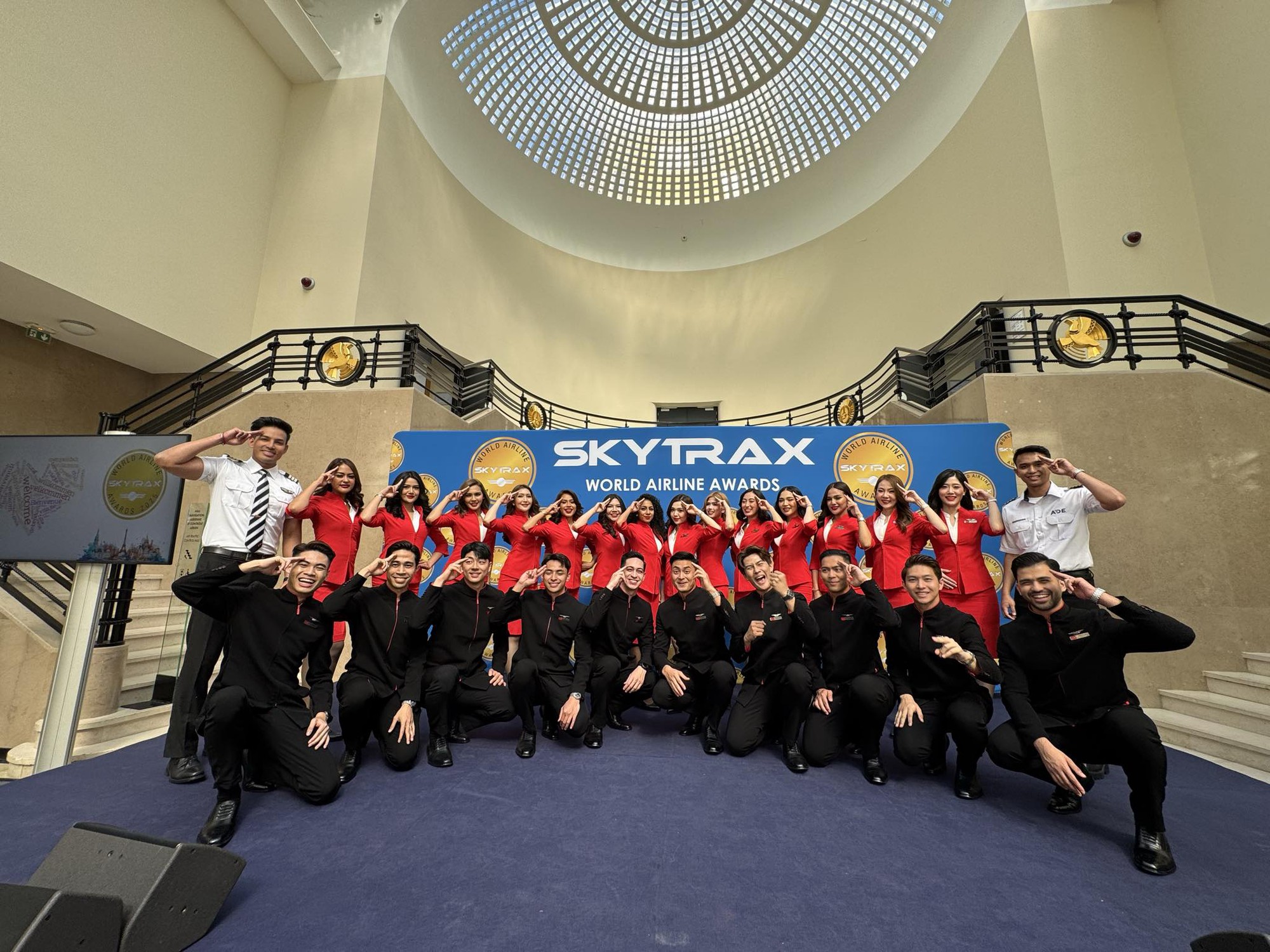 AirAsia vinh dự đạt danh hiệu Hãng Hàng Không Giá Rẻ Tốt Nhất Thế Giới năm 2025 tại Skytrax- Ảnh 4. AirAsia vinh dự đạt danh hiệu Hãng Hàng Không Giá Rẻ Tốt Nhất Thế Giới năm 2025 tại Skytrax- Ảnh 4.