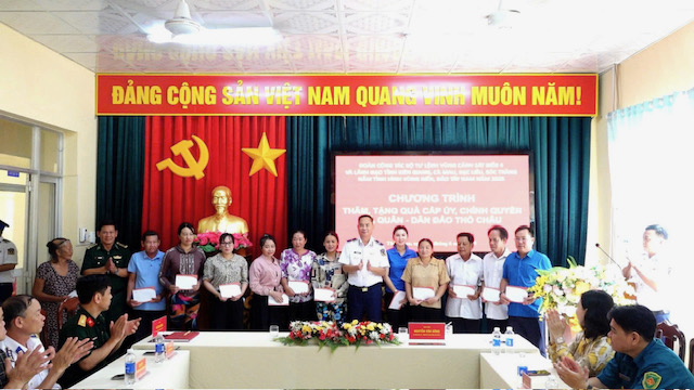 Thắm tình quân - dân nơi đảo tiền tiêu phía Tây Nam của Tổ quốc- Ảnh 5. Thắm tình quân - dân nơi đảo tiền tiêu phía Tây Nam của Tổ quốc- Ảnh 5.