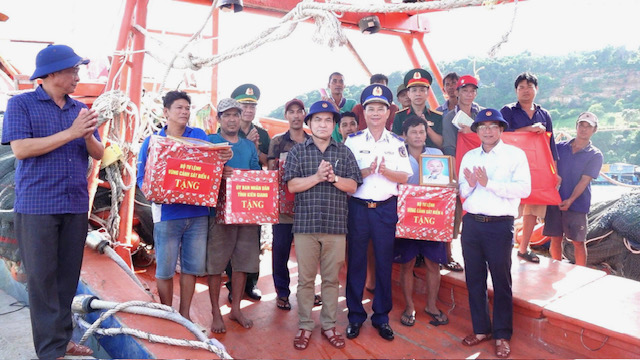 Thắm tình quân - dân nơi đảo tiền tiêu phía Tây Nam của Tổ quốc- Ảnh 8. Thắm tình quân - dân nơi đảo tiền tiêu phía Tây Nam của Tổ quốc- Ảnh 8.