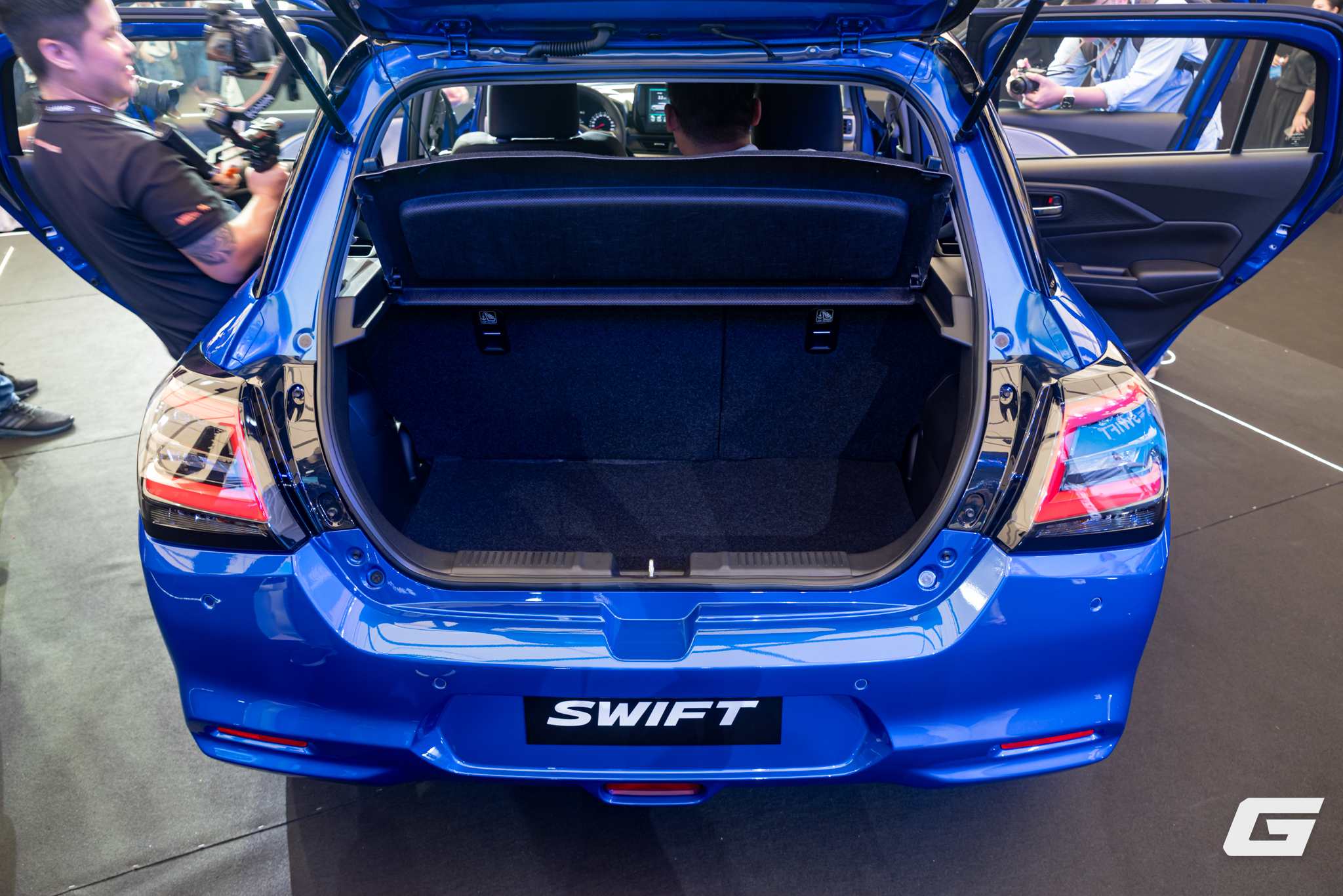 Cận cảnh Suzuki New Swift 2025: Sử dụng hệ truyền động mild-hybrid, nâng cấp ADAS tiên tiến, giá 569 triệu- Ảnh 13. Cận cảnh Suzuki New Swift 2025: Sử dụng hệ truyền động mild-hybrid, nâng cấp ADAS tiên tiến, giá 569 triệu- Ảnh 13.