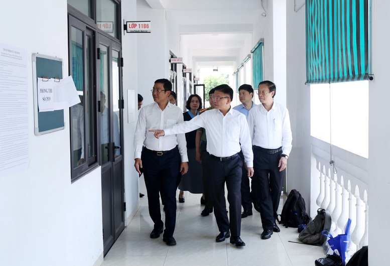 Phó Thủ tướng Lê Thành Long: Không để khoảng trống trách nhiệm trong các khâu tổ chức kỳ thi tốt nghiệp THPT- Ảnh 5. Phó Thủ tướng Lê Thành Long: Không để khoảng trống trách nhiệm trong các khâu tổ chức kỳ thi tốt nghiệp THPT- Ảnh 5.