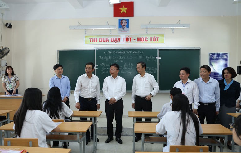 Phó Thủ tướng Lê Thành Long: Không để khoảng trống trách nhiệm trong các khâu tổ chức kỳ thi tốt nghiệp THPT- Ảnh 1. Phó Thủ tướng Lê Thành Long: Không để khoảng trống trách nhiệm trong các khâu tổ chức kỳ thi tốt nghiệp THPT- Ảnh 1.