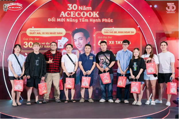 Bùng nổ sự kiện trao giải chương trình 30 năm Acecook- Ảnh 5. Bùng nổ sự kiện trao giải chương trình 30 năm Acecook- Ảnh 5.