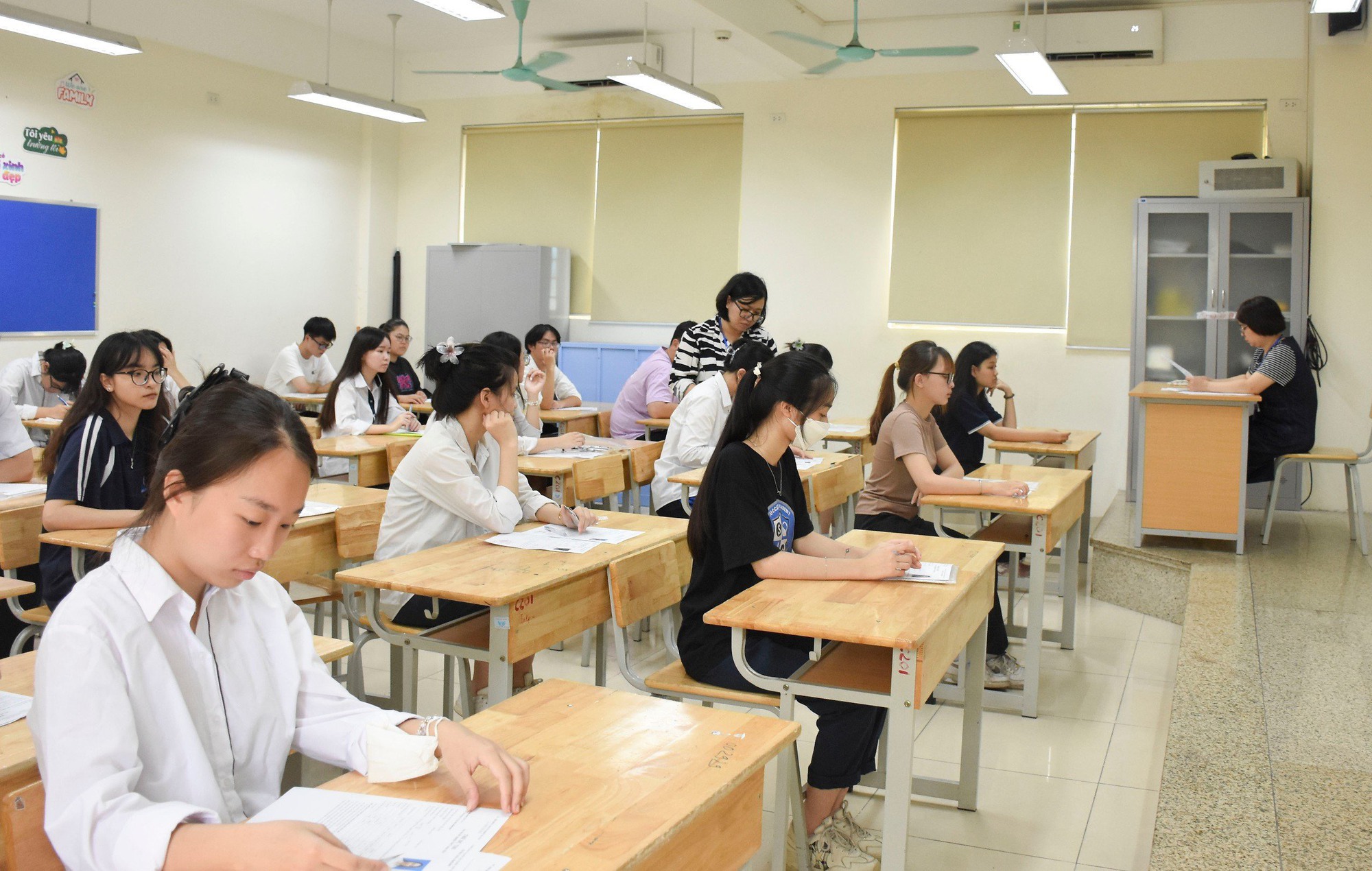 Hơn 124.000 thí sinh Hà Nội sẵn sàng bước vào kỳ thi tốt nghiệp THPT- Ảnh 2. Hơn 124.000 thí sinh Hà Nội sẵn sàng bước vào kỳ thi tốt nghiệp THPT- Ảnh 2.