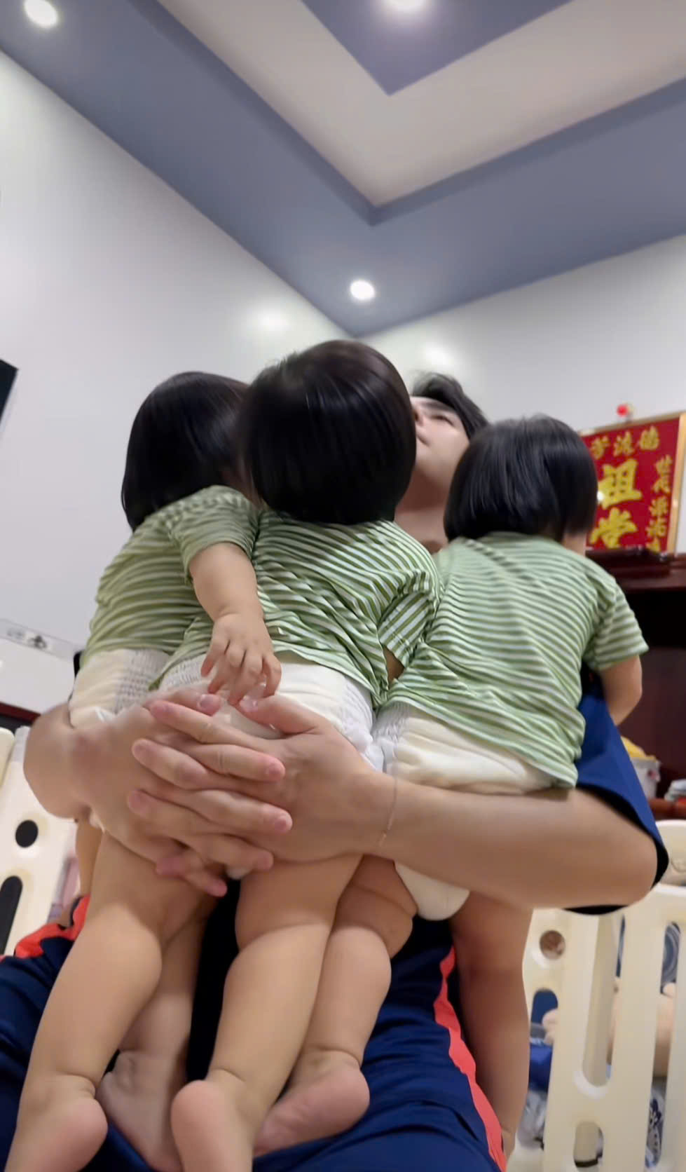 Cặp sinh ba siêu quậy Dâu - Kem - Sữa, idol mới nổi làng hot kid vừa cho mẹ 1 buổi sáng đi từ "sảng hồn" đến "sảng ví"!- Ảnh 3. Cặp sinh hi88 com siêu quậy Dâu - Kem - Sữa, idol mới nổi làng hot kid vừa cho mẹ 1 buổi sáng đi từ "sảng hồn" đến "sảng ví"!- Ảnh 3.