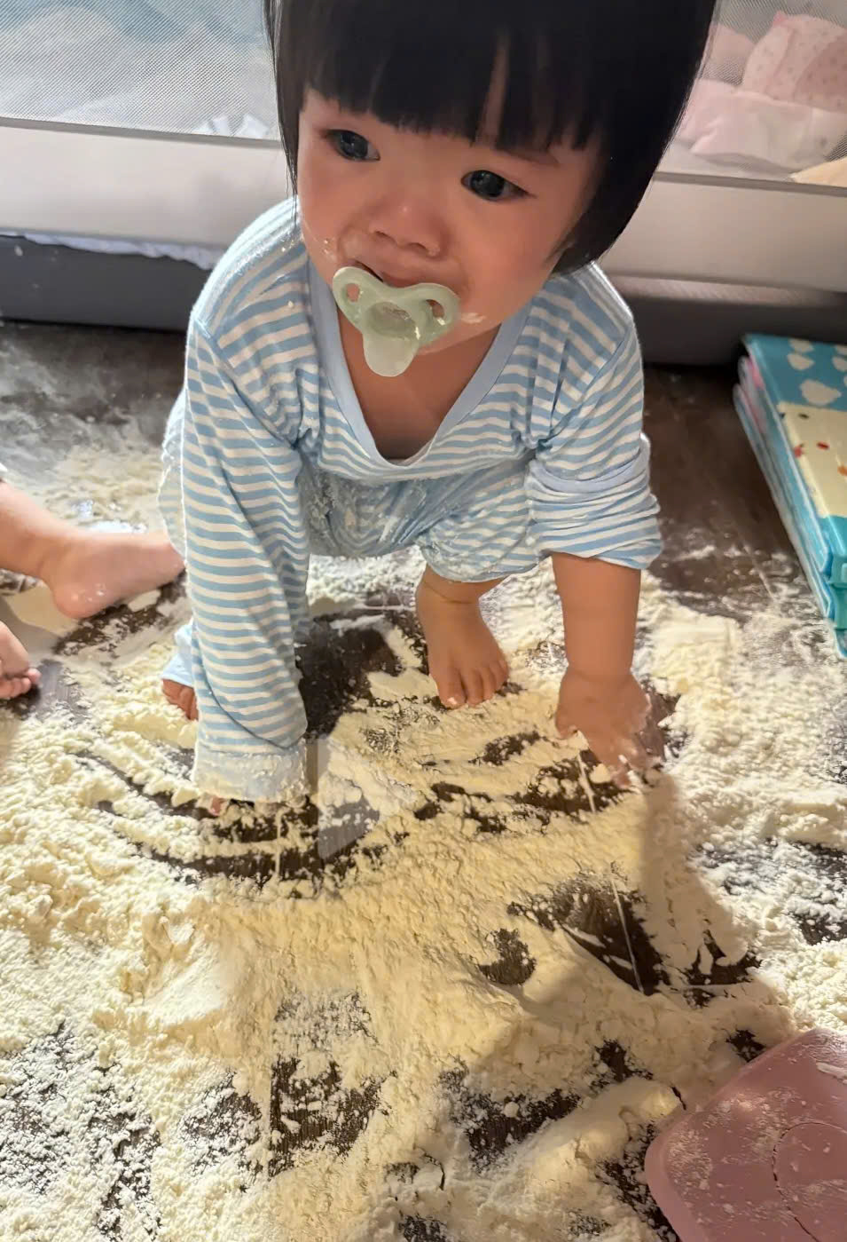 Cặp sinh ba siêu quậy Dâu - Kem - Sữa, idol mới nổi làng hot kid vừa cho mẹ 1 buổi sáng đi từ "sảng hồn" đến "sảng ví"!- Ảnh 9. Cặp sinh hi88 com siêu quậy Dâu - Kem - Sữa, idol mới nổi làng hot kid vừa cho mẹ 1 buổi sáng đi từ "sảng hồn" đến "sảng ví"!- Ảnh 9.