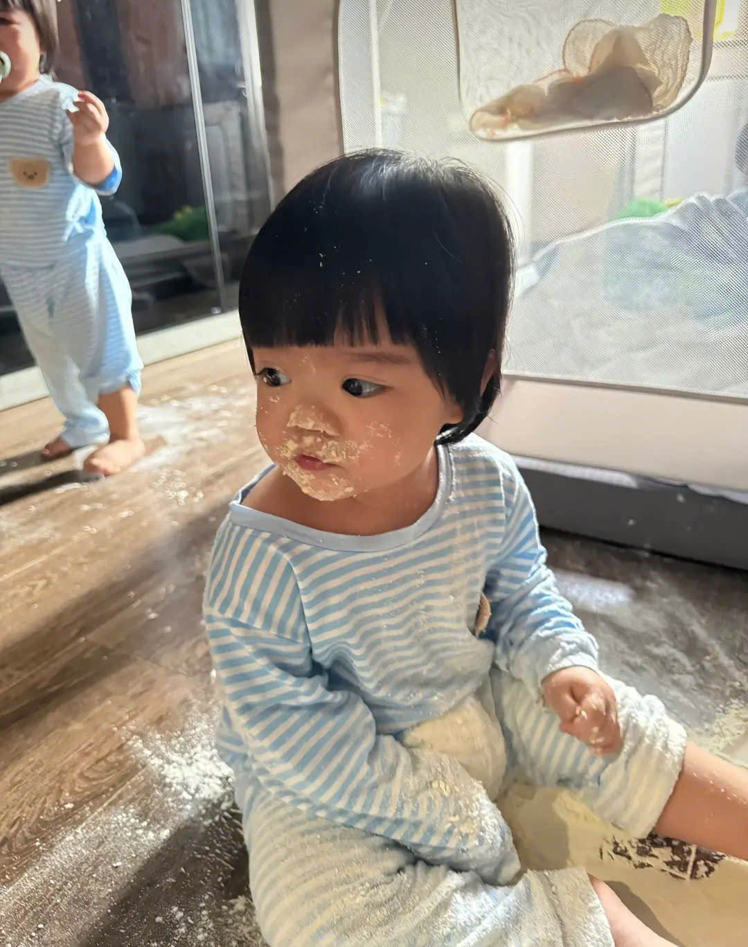Cặp sinh ba siêu quậy Dâu - Kem - Sữa, idol mới nổi làng hot kid vừa cho mẹ 1 buổi sáng đi từ "sảng hồn" đến "sảng ví"!- Ảnh 6. Cặp sinh hi88 com siêu quậy Dâu - Kem - Sữa, idol mới nổi làng hot kid vừa cho mẹ 1 buổi sáng đi từ "sảng hồn" đến "sảng ví"!- Ảnh 6.
