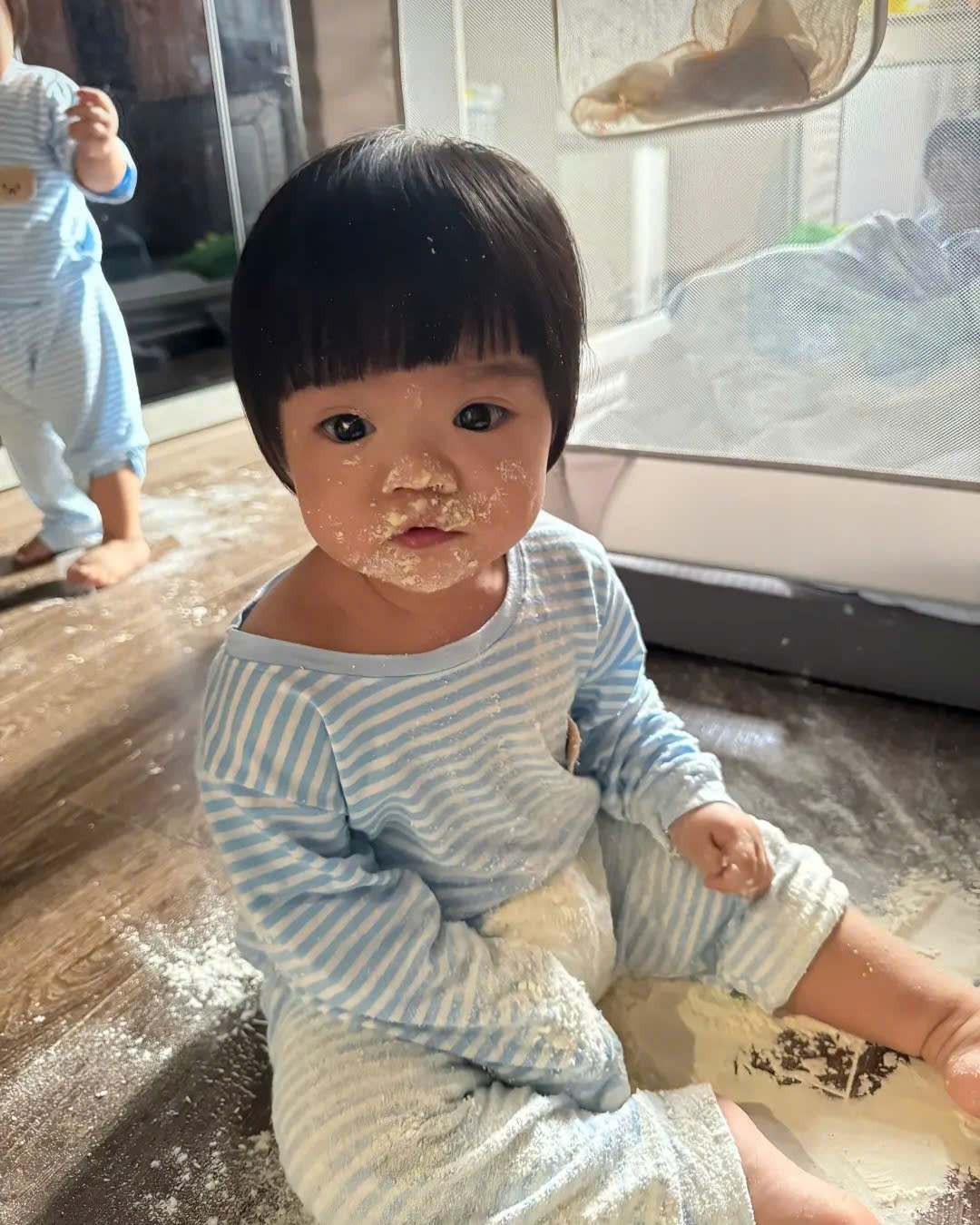Cặp sinh ba siêu quậy Dâu - Kem - Sữa, idol mới nổi làng hot kid vừa cho mẹ 1 buổi sáng đi từ "sảng hồn" đến "sảng ví"!- Ảnh 7. Cặp sinh hi88 com siêu quậy Dâu - Kem - Sữa, idol mới nổi làng hot kid vừa cho mẹ 1 buổi sáng đi từ "sảng hồn" đến "sảng ví"!- Ảnh 7.