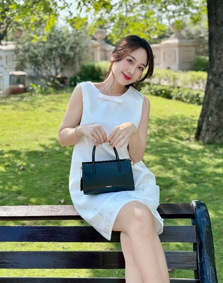 Triệu Lộ Tư hay bị chê "quê kiểng" nhưng vẫn khiến túi Versace cháy hàng chỉ nhờ 1 cú đánh- Ảnh 9. Triệu Lộ Tư hay bị chê "quê kiểng" nhưng vẫn khiến túi Versace cháy hàng chỉ nhờ 1 cú đánh- Ảnh 9.