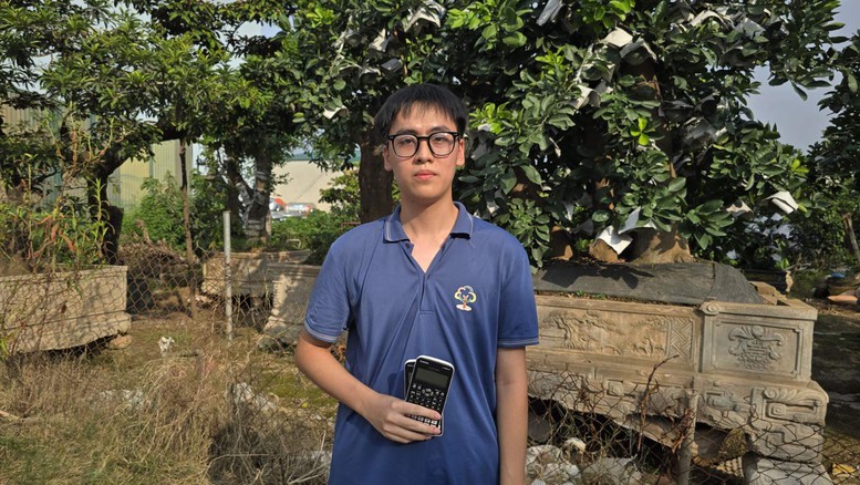 Đề Toán khó, nhiều học sinh chật vật: 'Không sát ôn luyện, dễ loạn công thức'- Ảnh 5. Đề Toán khó, nhiều học sinh chật vật: 'Không sát ôn luyện, dễ loạn công thức'- Ảnh 5.
