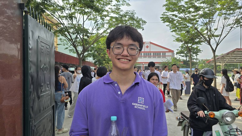 Đề Toán khó, nhiều học sinh chật vật: 'Không sát ôn luyện, dễ loạn công thức'- Ảnh 2. Đề Toán khó, nhiều học sinh chật vật: 'Không sát ôn luyện, dễ loạn công thức'- Ảnh 2.