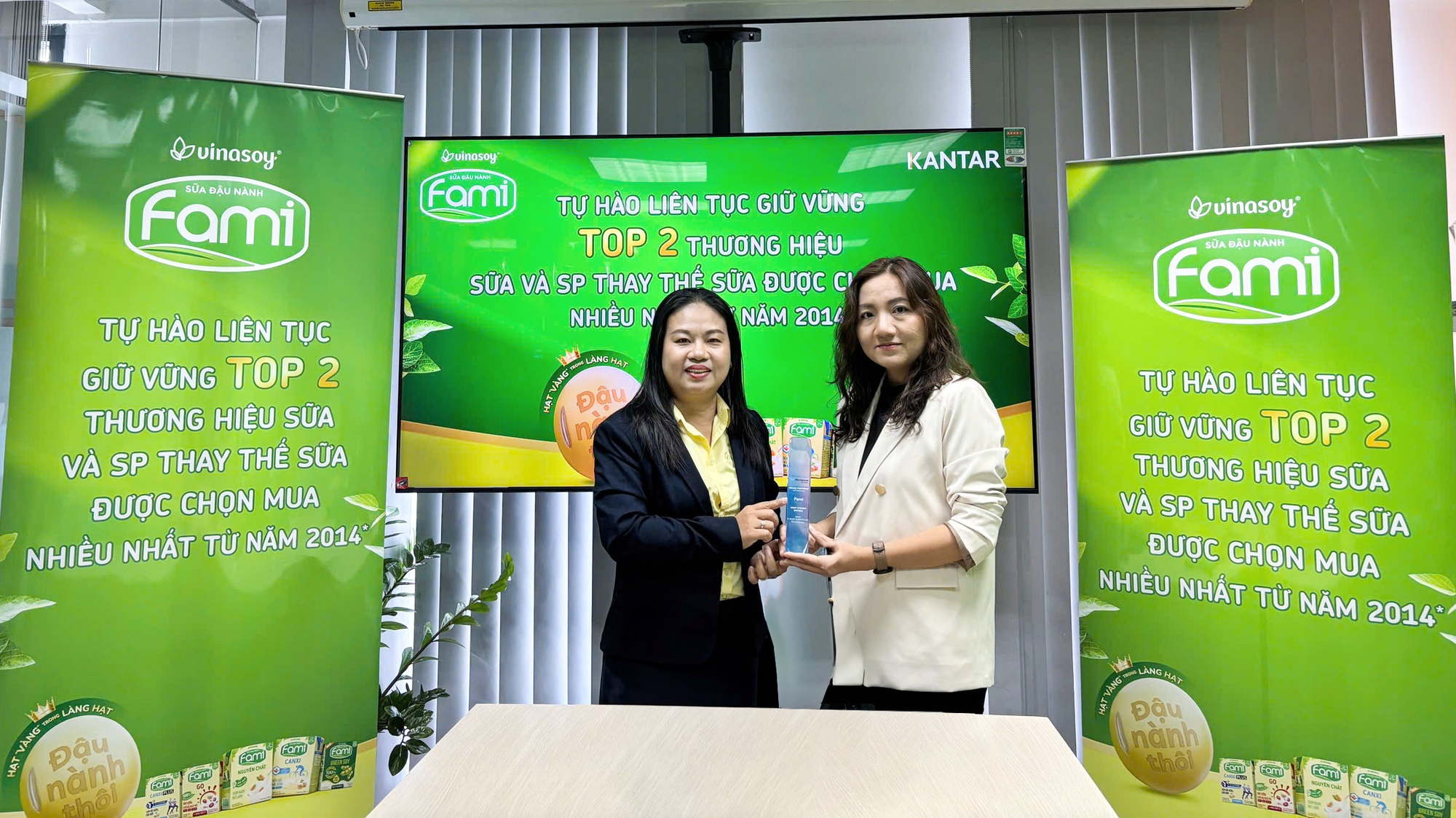 Fami tiếp tục giữ vững Top 2 thương hiệu được chọn mua nhiều nhất- Ảnh 1. Fami tiếp tục giữ vững Top 2 thương hiệu được chọn mua nhiều nhất- Ảnh 1.