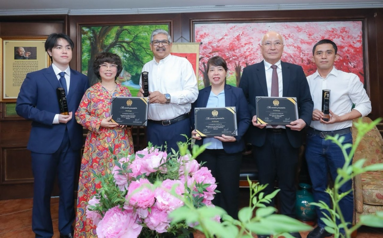 AHLĐ Thái Hương được vinh danh lãnh đạo xuất sắc trong phát triển bền vững- Ảnh 2. AHLĐ Thái Hương được vinh danh lãnh đạo xuất sắc trong phát triển bền vững- Ảnh 2.
