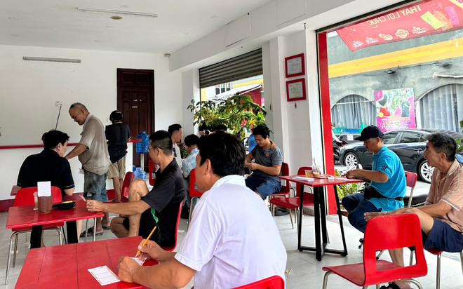 Các điểm bán Vietlott sẵn sàng cho sự ra mắt xổ số tự chọn Lotto 5/35- Ảnh 1. Các điểm bán Vietlott sẵn sàng cho sự ra mắt xổ số tự chọn Lotto 5/35- Ảnh 1.