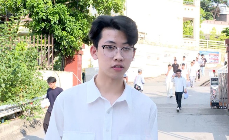 Đề Toán khó, nhiều học sinh chật vật: 'Không sát ôn luyện, dễ loạn công thức'- Ảnh 6. Đề Toán khó, nhiều học sinh chật vật: 'Không sát ôn luyện, dễ loạn công thức'- Ảnh 6.