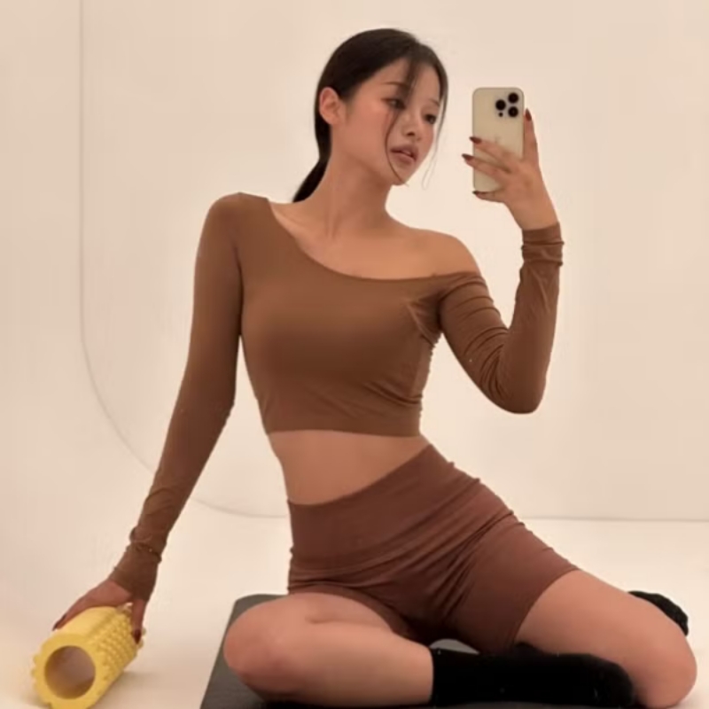 Tuổi 40+ biết giãn cơ đúng cách: Chống lão hóa, dáng đẹp như thời thanh xuân- Ảnh 2. Tuổi 40+ biết giãn cơ đúng cách: Chống lão hóa, dáng đẹp như thời thanh xuân- Ảnh 2.