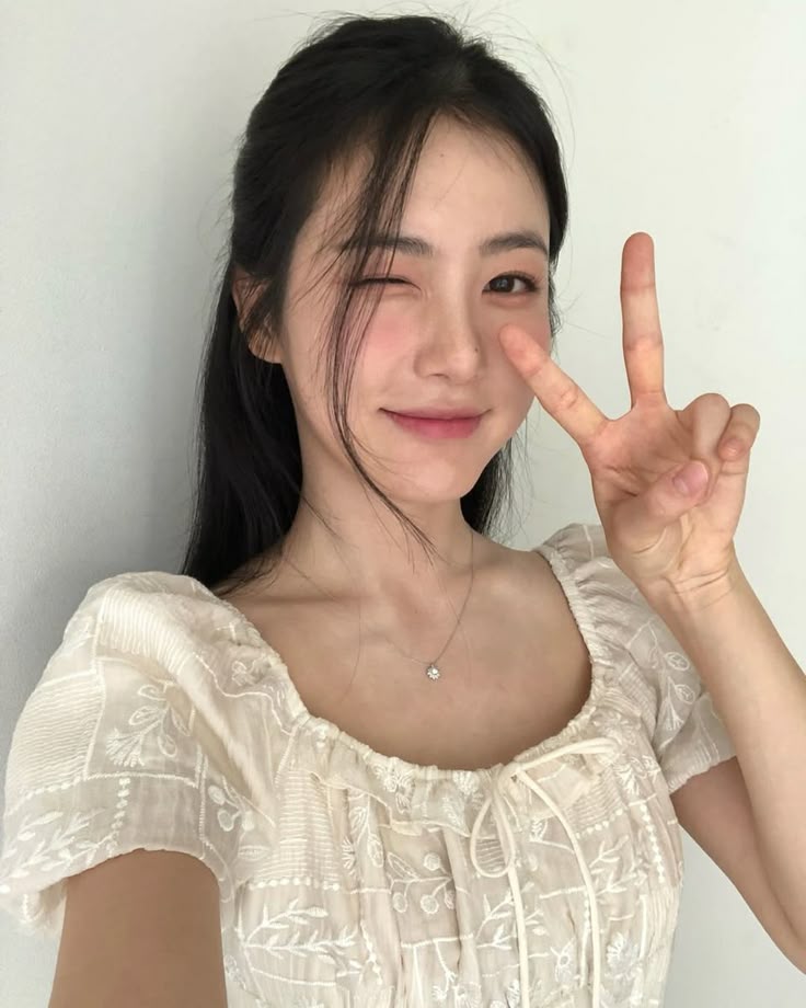 Hướng dẫn dùng Retinol đúng cách, da bị nổi mụn khi dùng có phải là điều bình thường?- Ảnh 3. Hướng dẫn dùng Retinol đúng cách, da bị nổi mụn khi dùng có phải là điều bình thường?- Ảnh 3.