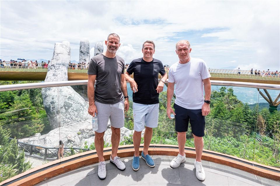 Ba huyền thoại bóng đá Michael Owen, Ryan Giggs, Paul Scholes trải nghiệm Ba Na Hills- Ảnh 3. Ba huyền thoại bóng đá Michael Owen, Ryan Giggs, Paul Scholes trải nghiệm mitom bong da truc tiep- Ảnh 3.