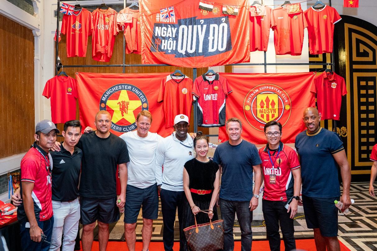 Ba huyền thoại bóng đá Michael Owen, Ryan Giggs, Paul Scholes trải nghiệm Ba Na Hills- Ảnh 10. Ba huyền thoại bóng đá Michael Owen, Ryan Giggs, Paul Scholes trải nghiệm mitom bong da truc tiep- Ảnh 10.