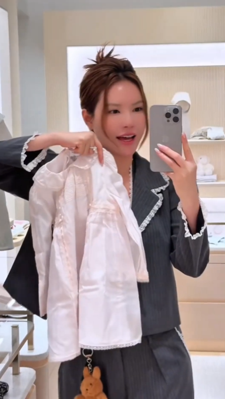 Bị vướng tranh luận v&igrave; cho con chưa đầy 2 tuổi d&ugrave;ng đồ hiệu, học trường 400 triệu/năm, hot mom Lucie Nguyễn bất ngờ c&oacute; h&agrave;nh động khiến cư d&acirc;n mạng đồng loạt &ldquo;quay xe&rdquo;- Ảnh 3.