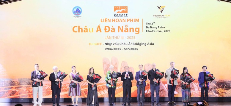 Khai mạc Liên hoan phim châu Á Đà Nẵng lần thứ ba- Ảnh 4. Khai mạc Liên hoan phim châu Á Đà Nẵng lần thứ ba- Ảnh 4.