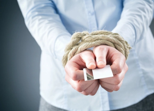 Đưa hết tiền cho vợ là quyết định sai lầm khiến bạn mãi nghèo- Ảnh 1.