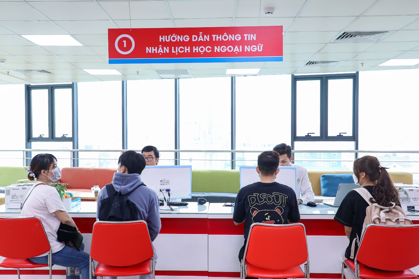 Thử làm bong da truc tiep xoi lac viên song ngữ quốc tế với khóa trải nghiệm tiếng Anh, kỹ năng miễn phí- Ảnh 1.