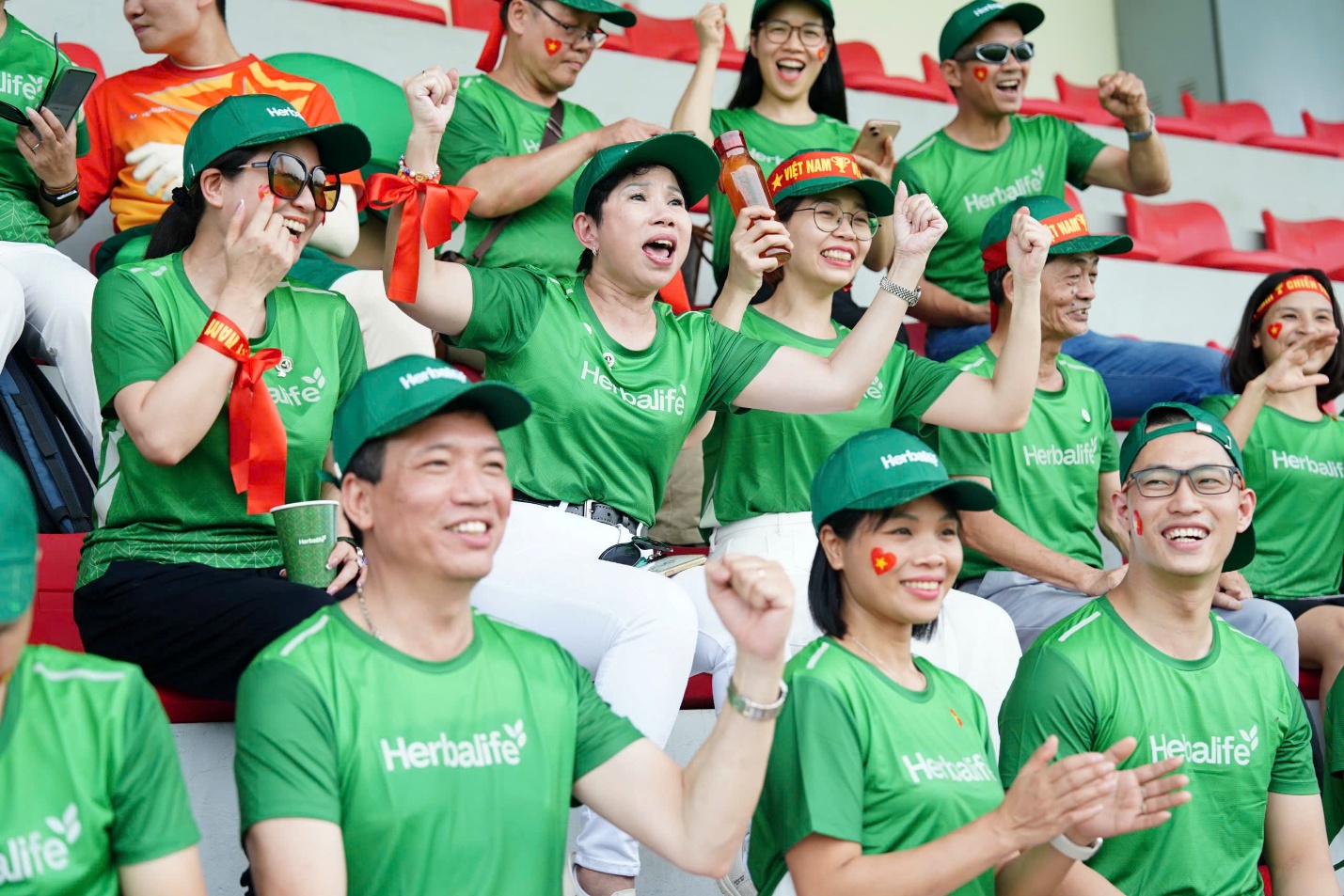 Các cổ động viên của truc tiep bong da c1 Việt Nam góp phần truyền cảm hứng và niềm tin cho những cô gái vàng của Bóng đá Việt Nam- Ảnh 1.