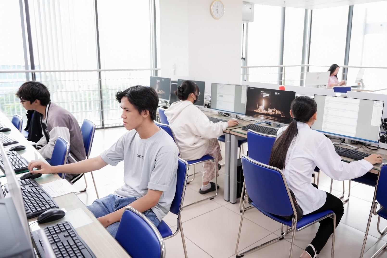 Thử làm bong da truc tiep xoi lac viên song ngữ quốc tế với khóa trải nghiệm tiếng Anh, kỹ năng miễn phí- Ảnh 3.