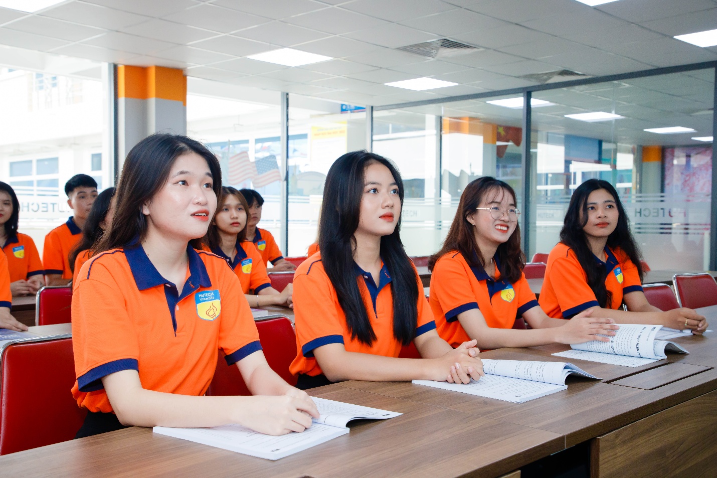 Chọn ngành Logistics tại HUTECH - học phí tốt, chất lượng đào tạo vượt trội- Ảnh 1. Chọn ngành hi88.con tại HUTECH - học phí tốt, chất lượng đào tạo vượt trội- Ảnh 1.