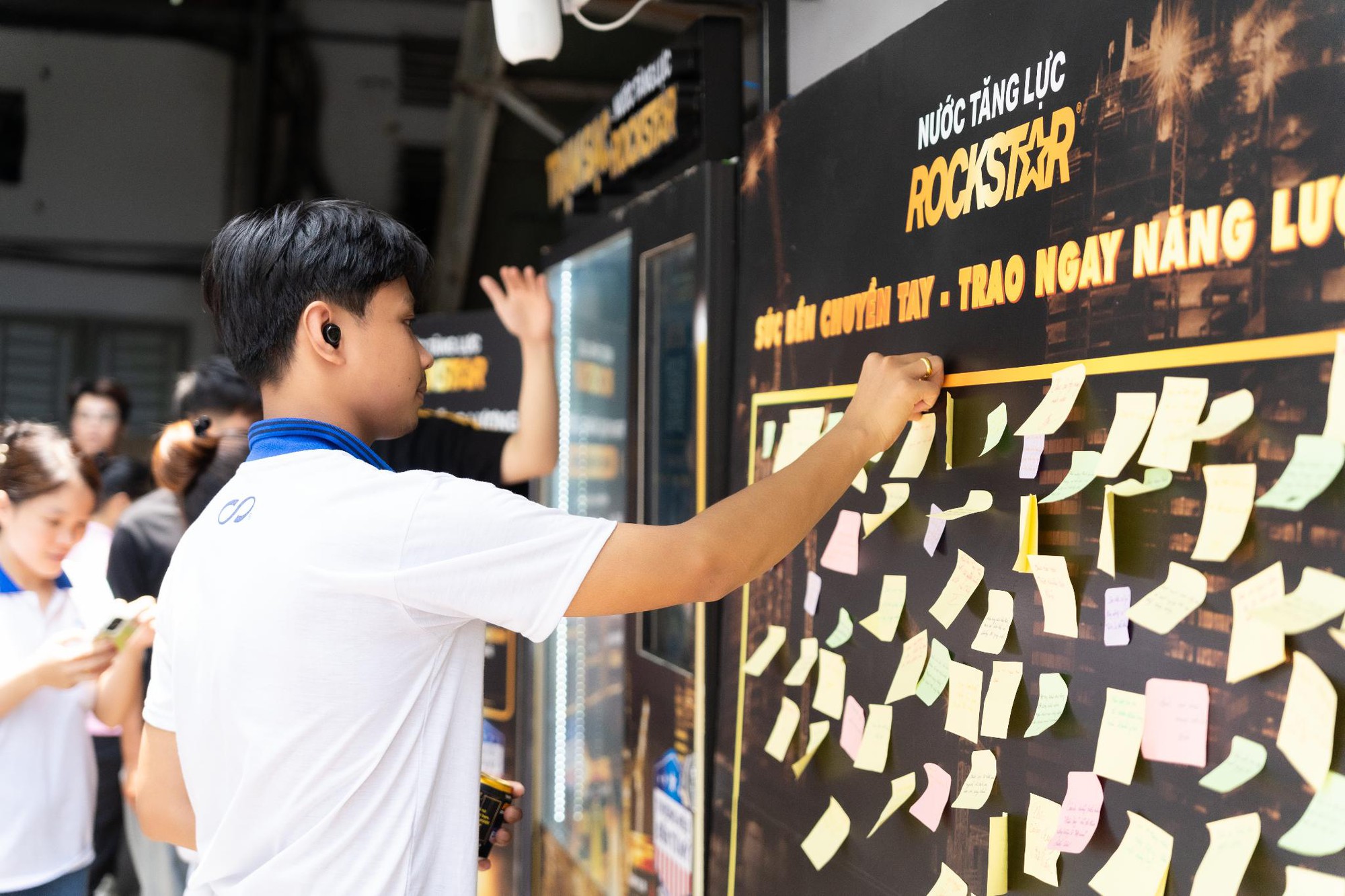 Cùng nhìn lại hành trình tiếp sức và truyền năng lượng tích cực khắp thành phố của Rockstar- Ảnh 3. Cùng nhìn lại hành trình tiếp sức và truyền năng lượng tích cực khắp thành phố của hi88.com- Ảnh 3.