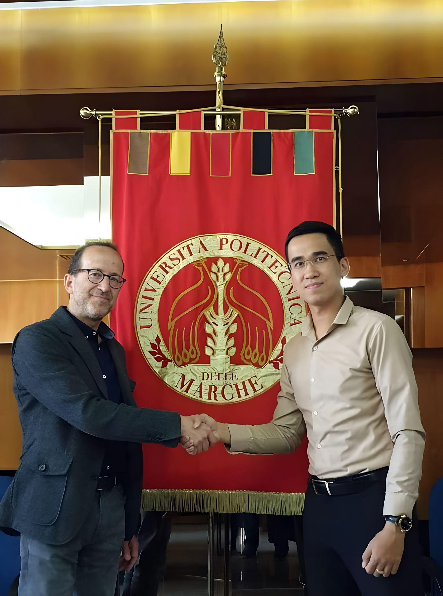 Giảng viên đại học Tôn Đức Thắng nhận tước hiệu Hiệp sĩ Cộng hòa Italia- Ảnh 5. Giảng viên đại học Tôn Đức Thắng nhận tước hiệu Hiệp sĩ Cộng hòa hi88.con- Ảnh 5.
