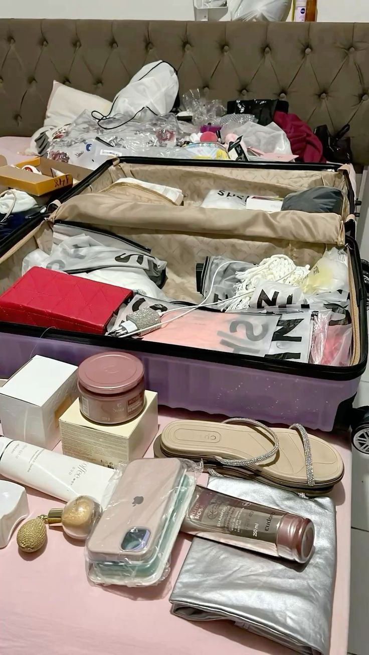 Danh sách đồ dùng du lịch cho phụ nữ tuổi 40+: 11 món nên có trong vali để chuyến đi nhẹ tênh – không phát sinh rắc rối – không tốn tiền mua lại- Ảnh 1. Danh sách đồ dùng du lịch cho phụ nữ tuổi 40+: 11 món nên có trong vali để chuyến đi nhẹ tênh – không phát sinh rắc rối – không tốn tiền mua lại- Ảnh 1.
