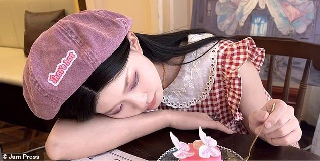 Nữ mukbang Trung Quốc qua đời ở tuổi 25 vì ung thư dạ dày làm dấy lên lo ngại về món ăn triệu người mê- Ảnh 2.