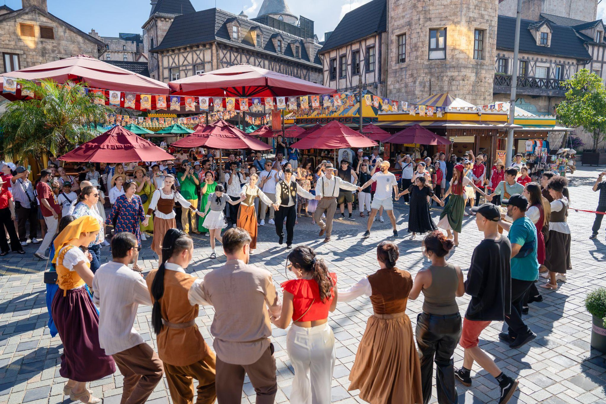 Hé lộ chuỗi 03 show mới đẳng cấp chính thức ra mắt tại Sun World Ba Na Hills từ ngày 6/6- Ảnh 5. Hé lộ chuỗi 03 hi88 hi880 mới đẳng cấp chính thức ra mắt tại Sun World Ba Na Hills từ ngày 6/6- Ảnh 5.