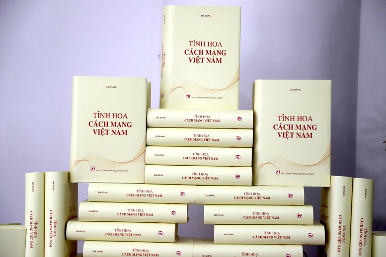 Ra mắt cuốn sách ‘Tinh hoa cách mạng Việt Nam’ của nhà báo lão thành Hà Đăng- Ảnh 1. Ra mắt cuốn sách ‘Tinh hoa cách mạng Việt Nam’ của nhà báo lão thành Hà Đăng- Ảnh 1.