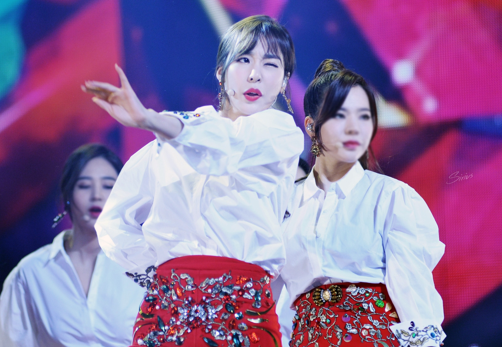 SNSD và Red Velvet từng diện đồ nhái, nhưng cách hành xử của stylist lại trái ngược hoàn toàn- Ảnh 4. SNSD và Red Velvet từng diện đồ nhái, nhưng cách hành xử của stylist lại trái ngược hoàn toàn- Ảnh 4.